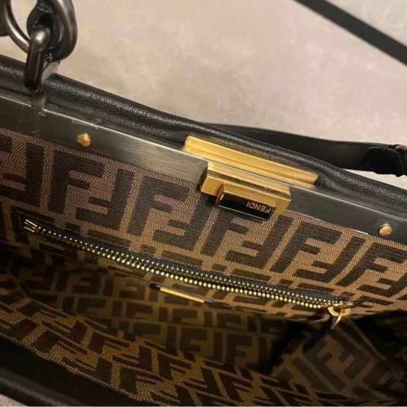 Fendi - Peekaboo black bag authentic with certificate & clear strip - Picture 9 of 14
